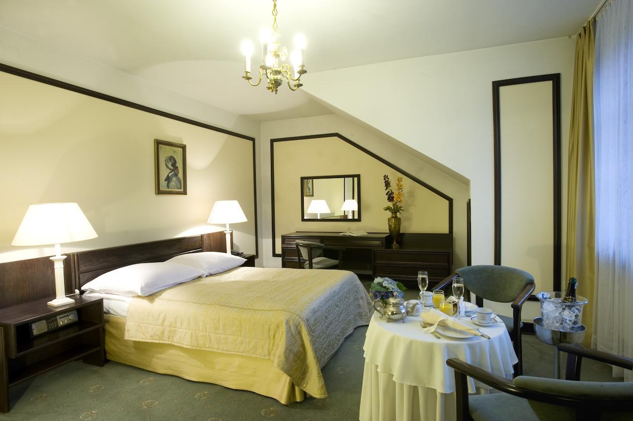 ורשה Hotel "Zajazd Napoleonski" חדר תמונה