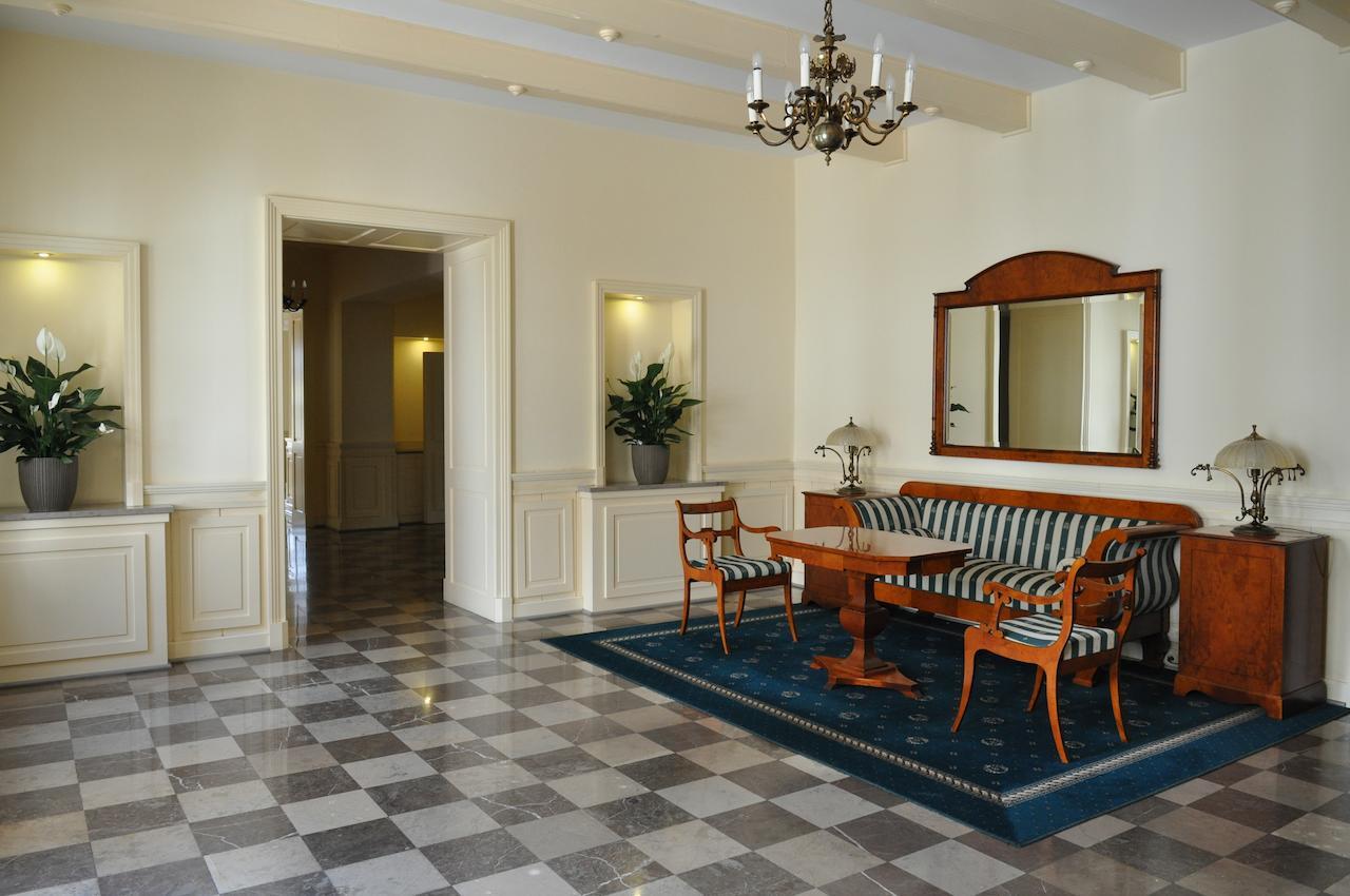 ורשה Hotel "Zajazd Napoleonski" מראה חיצוני תמונה