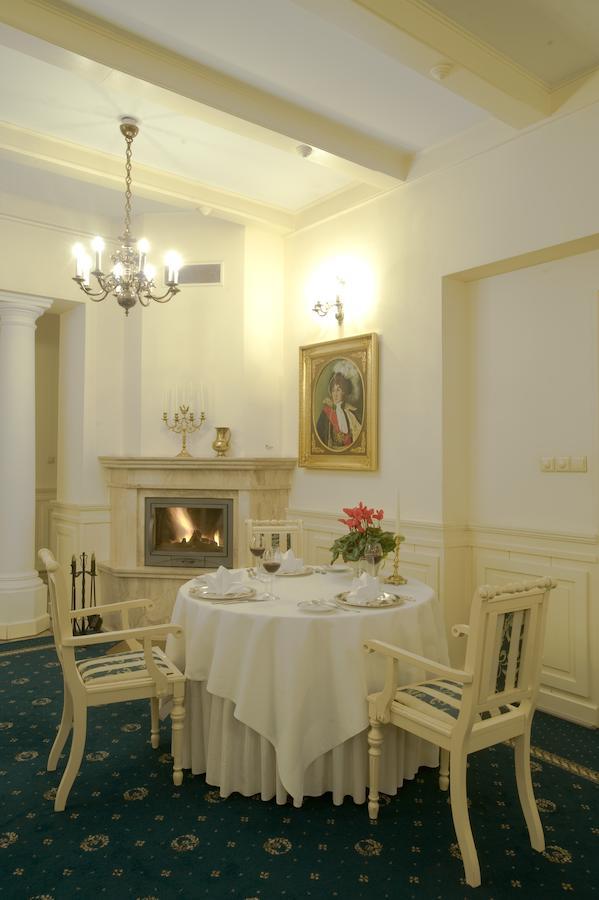 ורשה Hotel "Zajazd Napoleonski" מראה חיצוני תמונה