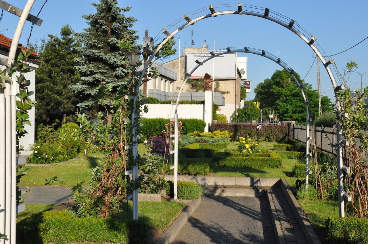 ורשה Hotel "Zajazd Napoleonski" מראה חיצוני תמונה