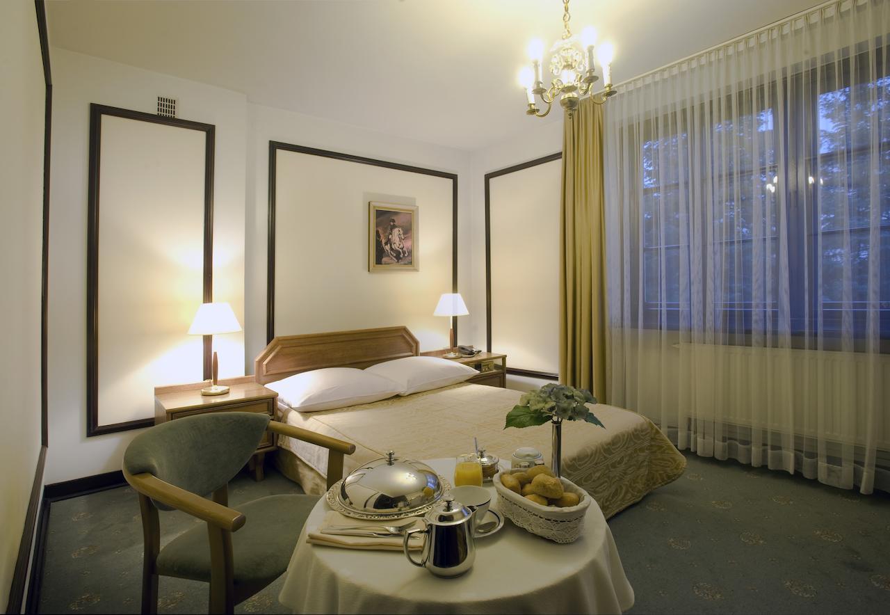ורשה Hotel "Zajazd Napoleonski" חדר תמונה